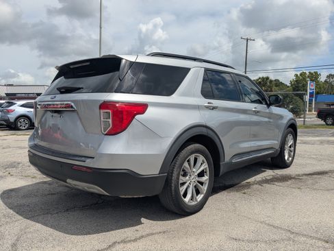 Used 2023 Ford Explorer XLT w/ Equipment Group 202A RWD image 4