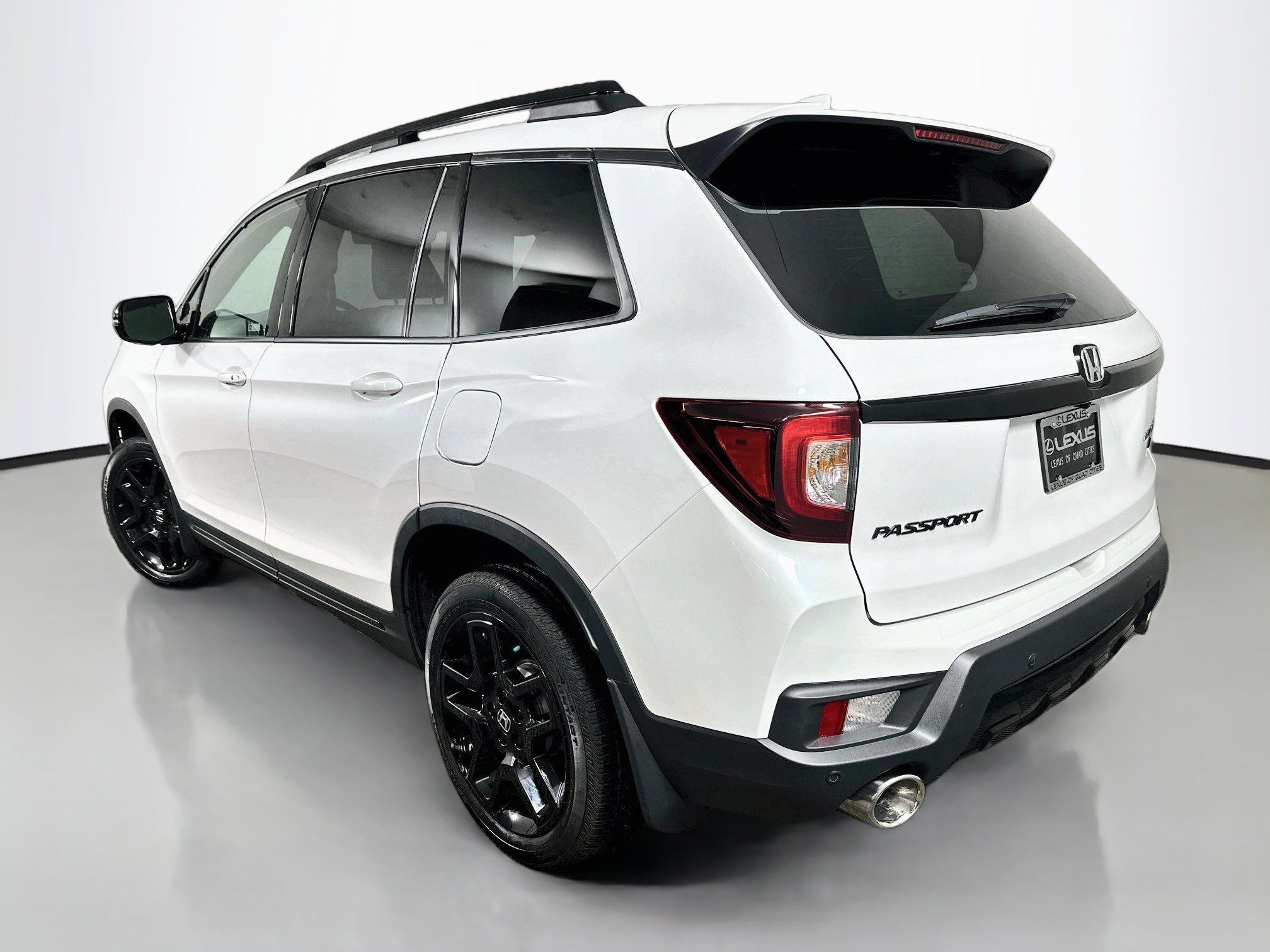Used 2024 Honda Passport Black Edition image 5