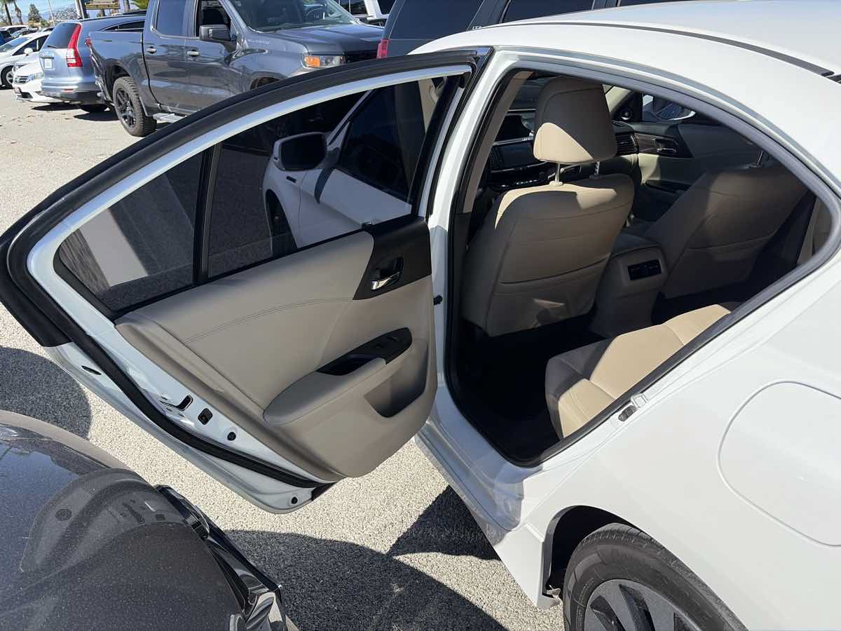Used 2017 Honda Accord Touring image 12