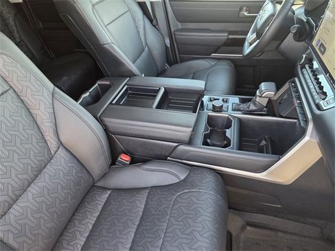 Used 2024 Toyota Tundra Limited image 11