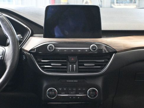 Used 2020 Ford Escape Titanium FWD image 14