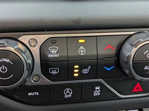 Used 2026 Jeep Wrangler Unlimited Rubicon w/ Technology Group image 26