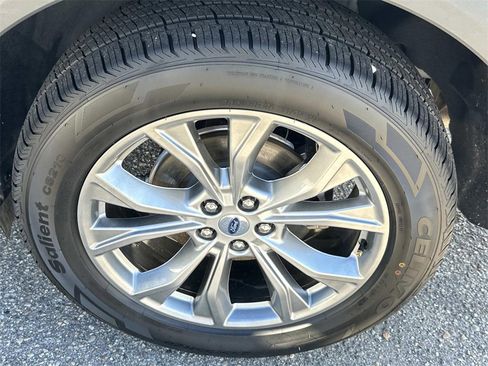 Used 2023 Ford Explorer Limited image 13