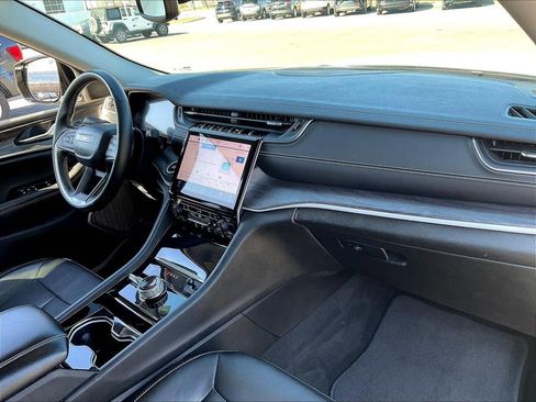 Used 2022 Jeep Grand Cherokee L Limited w/ Black Appearance Package AWD/4WD image 14