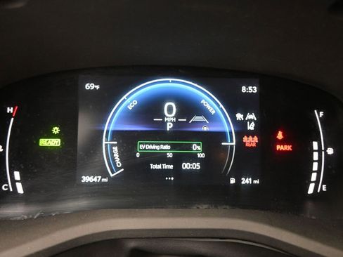 Used 2025 Toyota Camry LE image 21