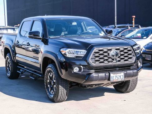Certified 2022 Toyota Tacoma TRD Off-Road w/ TRD Premium Off Road Package AWD/4WD image 3