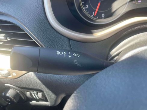 Used 2018 Jeep Cherokee Latitude AWD/4WD image 22
