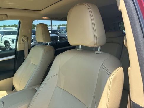 Used 2018 Toyota Highlander XLE FWD image 4