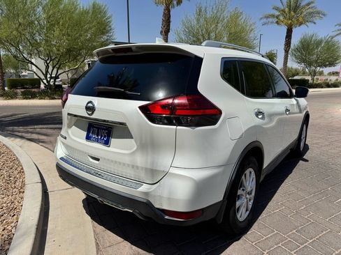 Used 2017 Nissan Rogue SV w/ Sun & Sound Touring Package FWD image 3