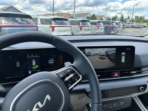 New 2026 Kia Carnival EX FWD image 36
