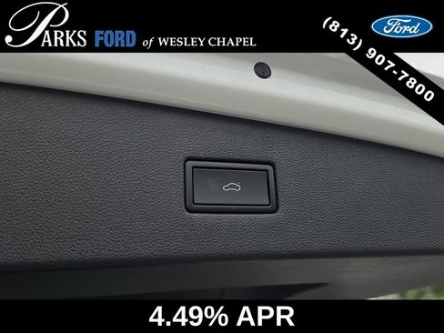 Used 2024 Volkswagen Tiguan SE w/ Panoramic Sunroof Package FWD image 10