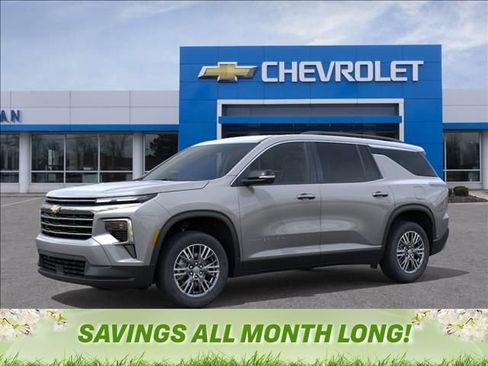 New 2026 Chevrolet Traverse LT image 2