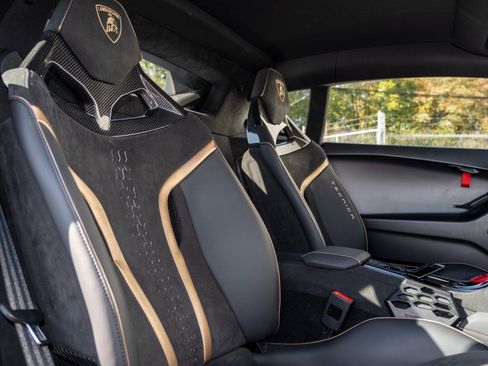 Used 2023 Lamborghini Huracan Tecnica image 11