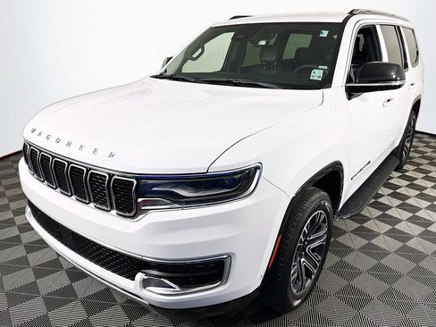 Used 2024 Jeep Wagoneer Series II w/ Flexible Seating Group RWD image 3