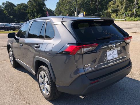 Used 2022 Toyota RAV4 LE image 4