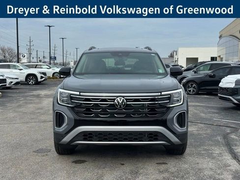 New 2026 Volkswagen Atlas Peak Edition image 2