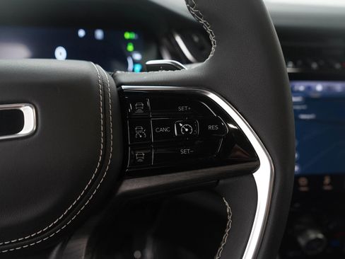 Used 2023 Jeep Grand Cherokee Overland w/ Luxury Tech Group IV image 29