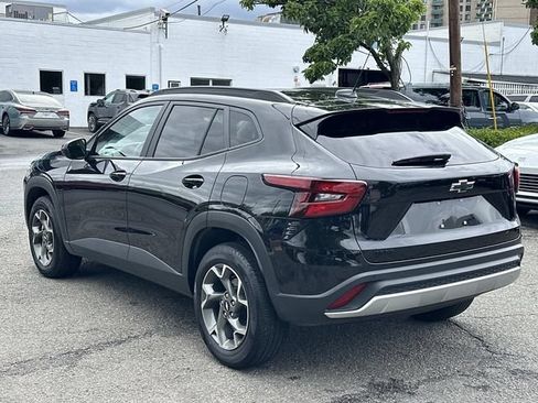 Used 2025 Chevrolet Trax LT w/ Driver Confidence Package FWD image 4