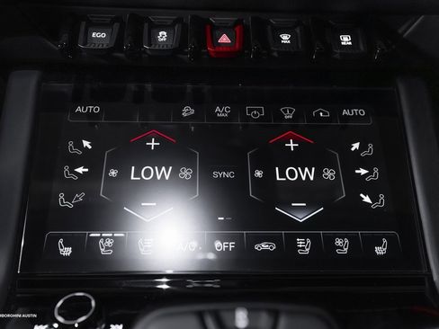 Used 2025 Lamborghini Urus SE image 32