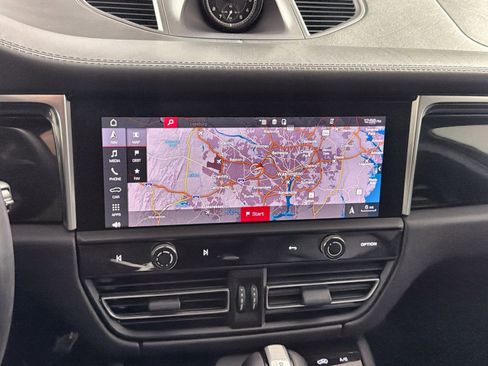 Used 2022 Porsche Macan w/ Premium Package Plus image 20