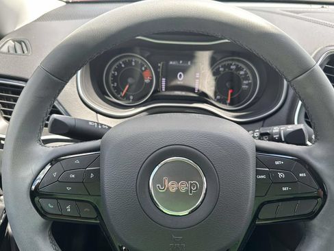 Used 2020 Jeep Cherokee Latitude Plus FWD image 20