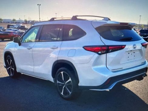 Used 2021 Toyota Highlander XSE image 2