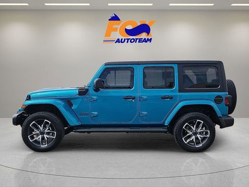 Used 2024 Jeep Wrangler Unlimited w/ Convenience Group AWD/4WD image 2
