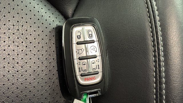 Used 2023 Chrysler Pacifica Touring-L FWD image 38