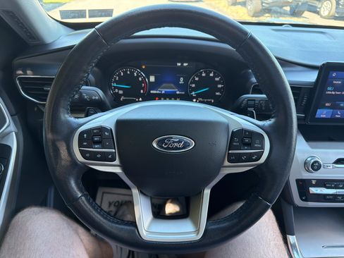 Used 2021 Ford Explorer XLT w/ Equipment Group 202A AWD/4WD image 18