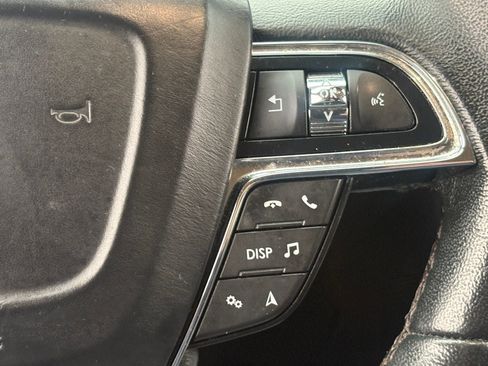 Used 2022 Lincoln Nautilus FWD w/ Premium Package image 17