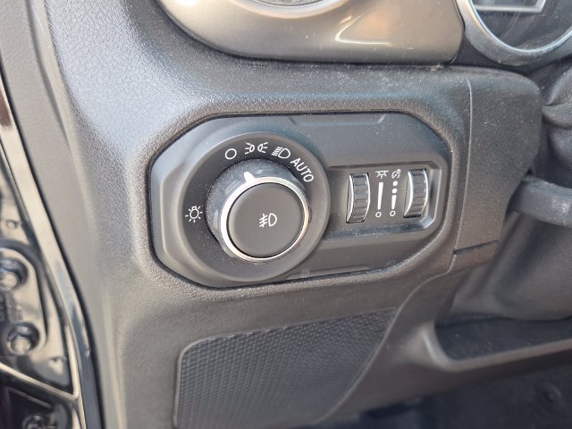 Used 2019 Jeep Wrangler Unlimited Sahara w/ Safety Group AWD/4WD image 30