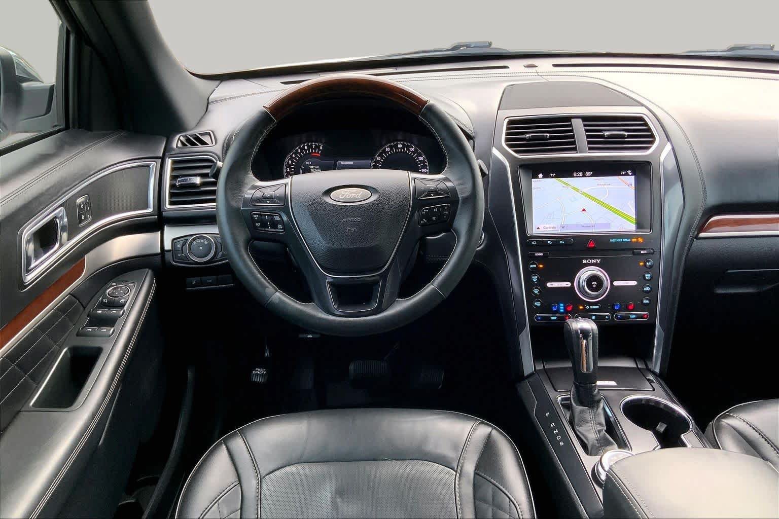 Used 2019 Ford Explorer Platinum AWD/4WD image 5
