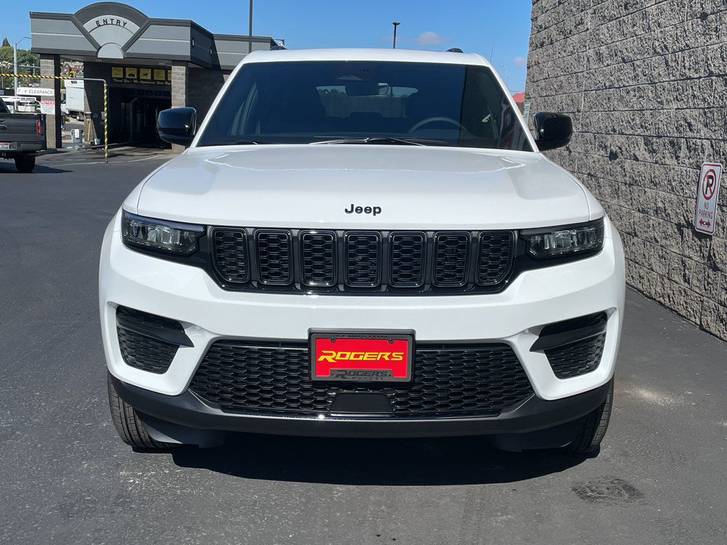 Certified 2025 Jeep Grand Cherokee Altitude AWD/4WD image 2