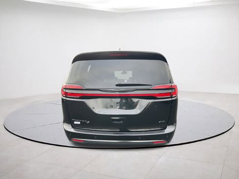 Used 2023 Chrysler Pacifica Touring-L w/ S Appearance Package image 20