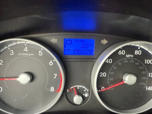 Used 2010 Hyundai Accent GLS image 9