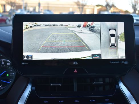 Used 2021 Toyota Venza Limited image 28