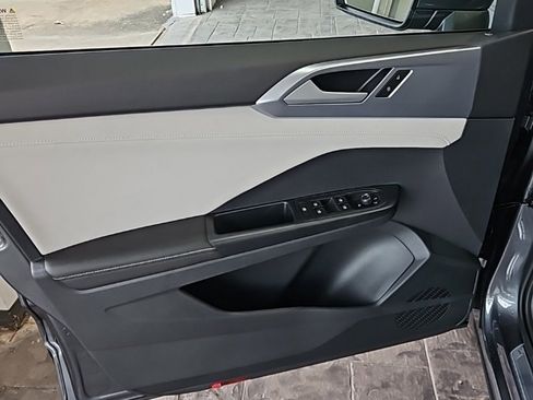 New 2026 Volkswagen Taos SE image 25