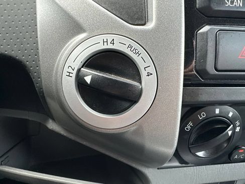 Used 2012 Toyota Tacoma 4x4 Access Cab V6 w/ TRD Off-Road Pkg image 9