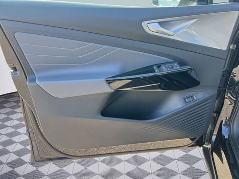 Used 2023 Volkswagen ID.4 Pro S Plus image 20