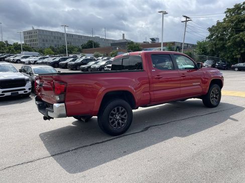 Certified 2022 Toyota Tacoma SR5 AWD/4WD image 8