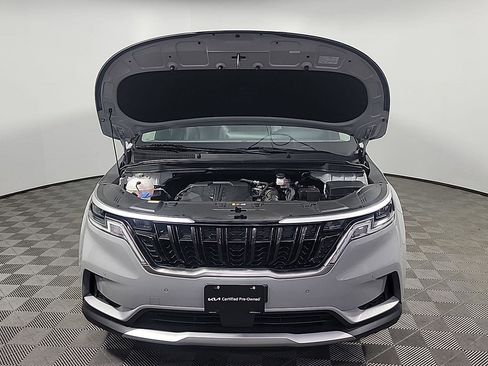 Used 2024 Kia Carnival EX image 14