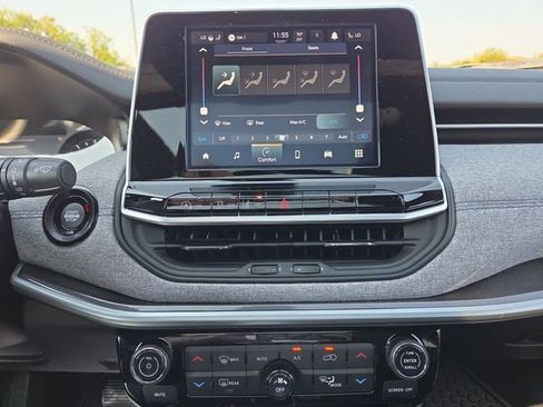 Used 2025 Jeep Compass Latitude w/ Sun & Sound Group image 20