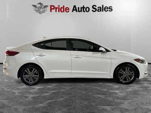 Used 2017 Hyundai Elantra SE FWD image 14