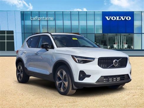New 2026 Volvo XC40 B5 Plus w/ Protection Package Premier image 3