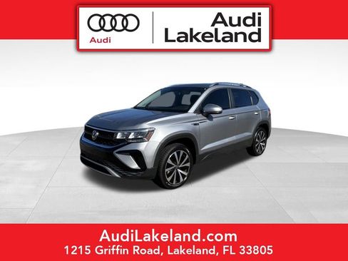 Used 2022 Volkswagen Taos SE image 1