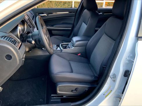 Used 2023 Chrysler 300 Touring w/ Sport Appearance Package image 8