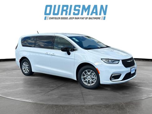 New 2026 Chrysler Pacifica Select image 1