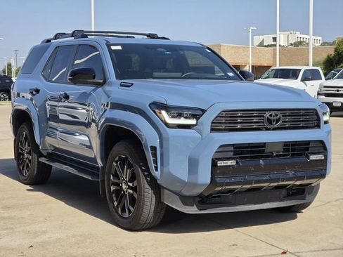Used 2025 Toyota 4Runner Platinum AWD/4WD image 2