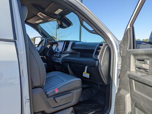 New 2026 RAM 5500 Tradesman w/ Chrome Appearance Group AWD/4WD image 32