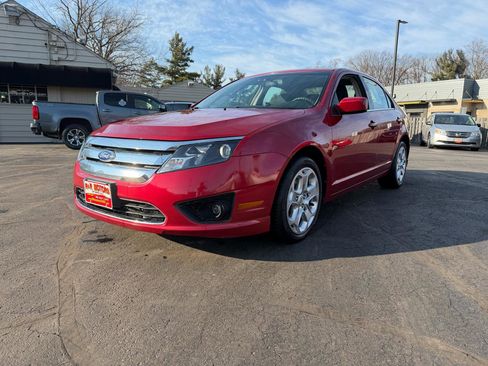 Used 2011 Ford Fusion SE image 2
